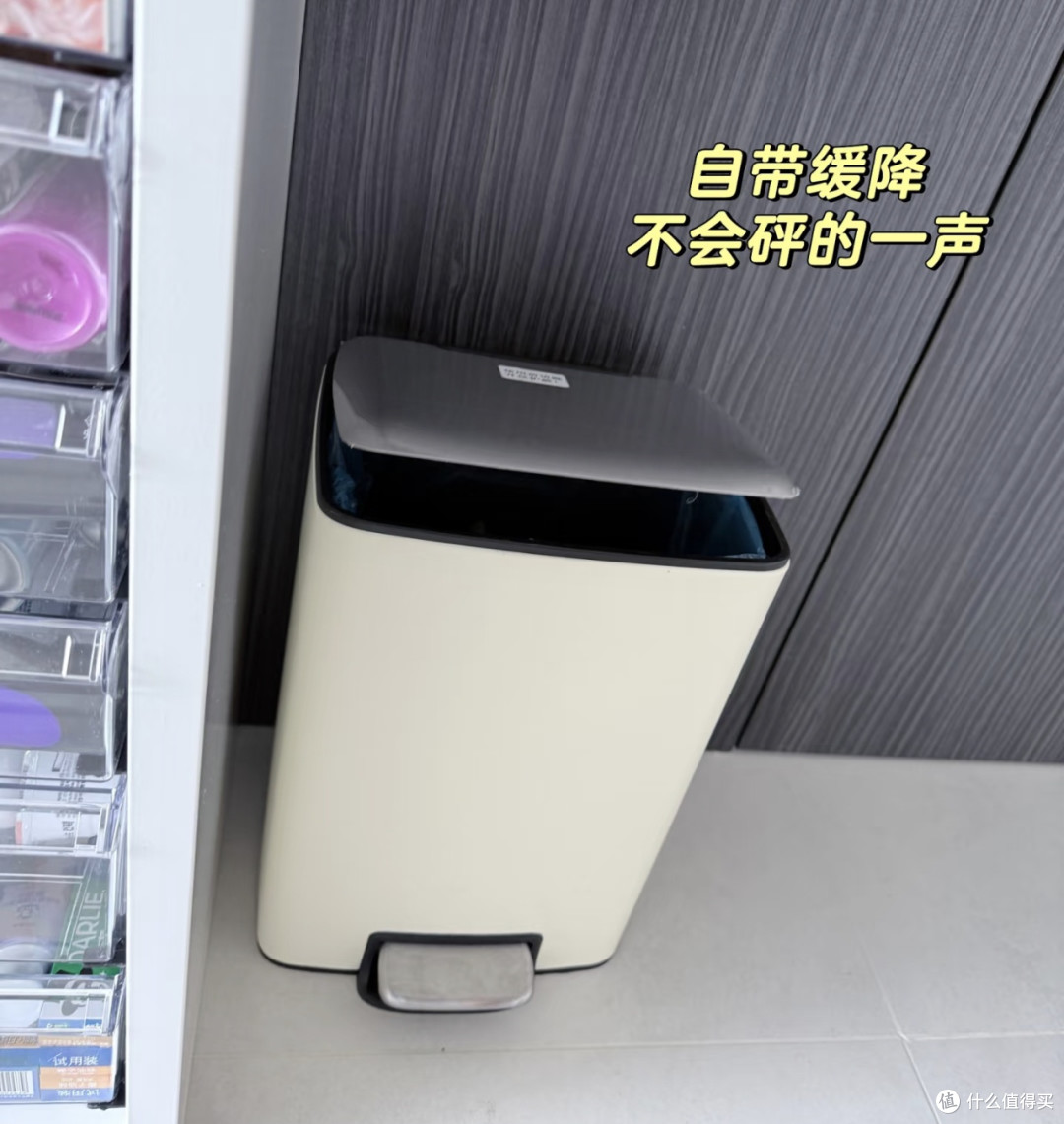厨房美学:垃圾桶的精致设计