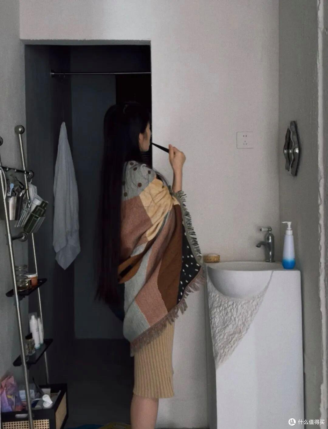 河南一姑娘,因入住毛坯房而走红,装修费不到1W,却无一丝穷酸气