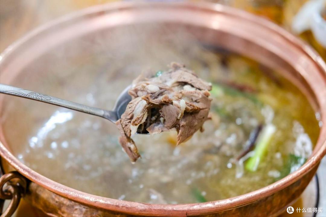 它是羊膻味“克星”，炖肉时放1克，羊汤更鲜美更浓郁，不腥不膻