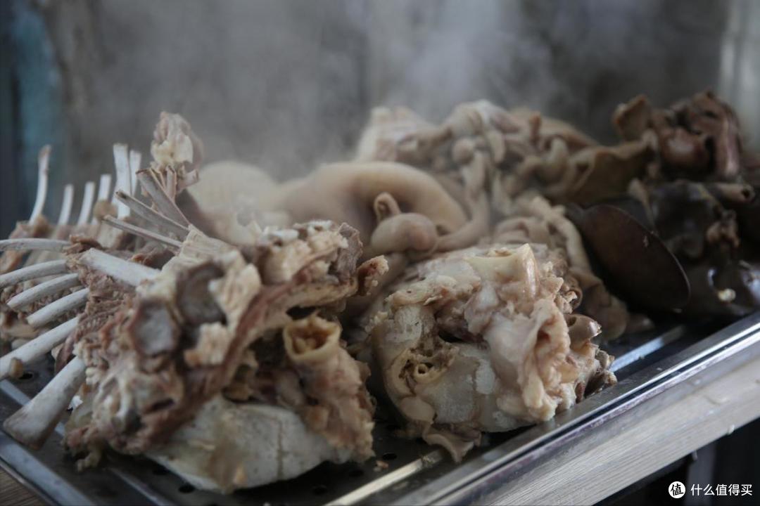 它是羊膻味“克星”，炖肉时放1克，羊汤更鲜美更浓郁，不腥不膻