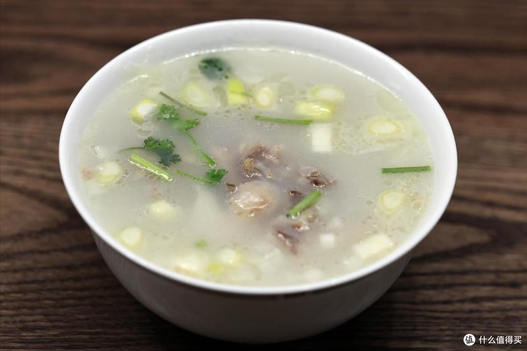 它是羊膻味“克星”，炖肉时放1克，羊汤更鲜美更浓郁，不腥不膻