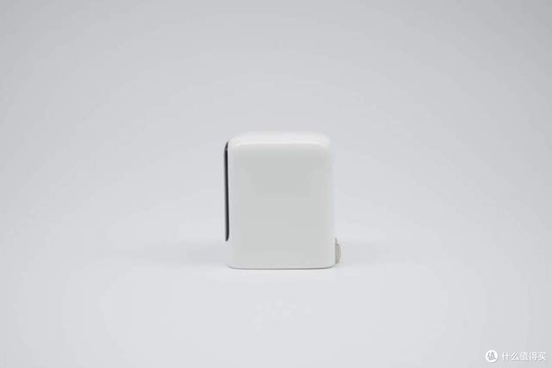完美平替iPhone 17原装充电器,航嘉灵动 F45 Neo 安全快充评测