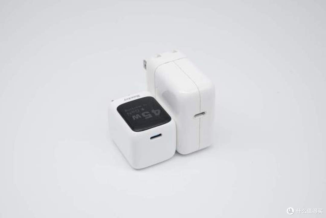 完美平替iPhone 17原装充电器,航嘉灵动 F45 Neo 安全快充评测