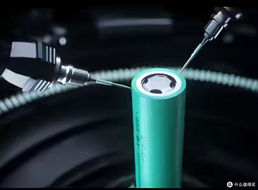 中國(guó)突破固態(tài)電池“卡脖子”技術(shù)！彎折兩萬(wàn)次，能量密度躍升86%