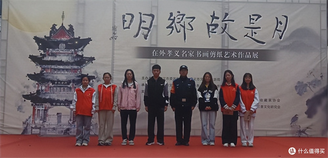 国庆“志愿红”点亮孝义文化风景线