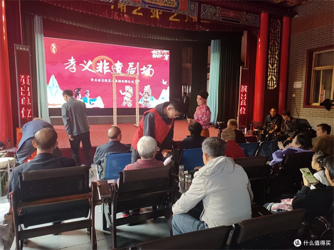 国庆“志愿红”点亮孝义文化风景线