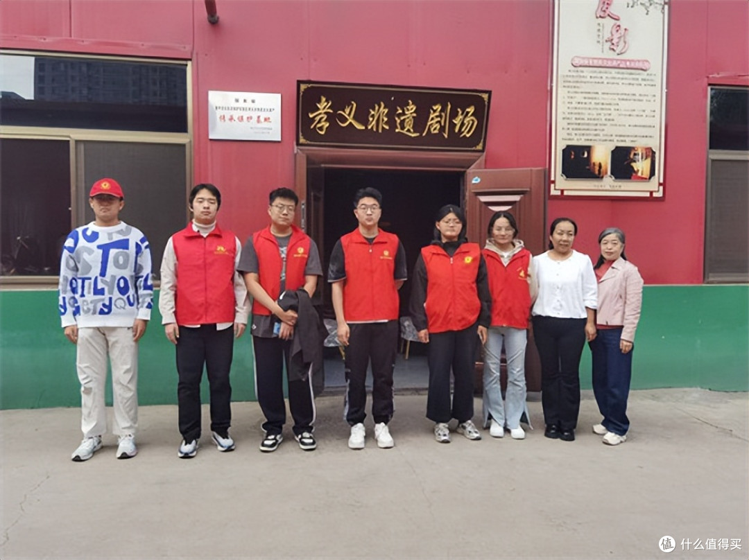 国庆“志愿红”点亮孝义文化风景线