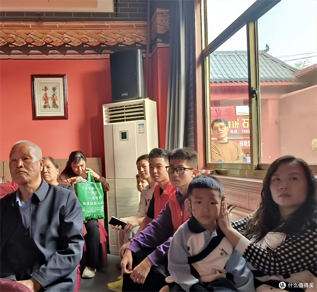 国庆“志愿红”点亮孝义文化风景线