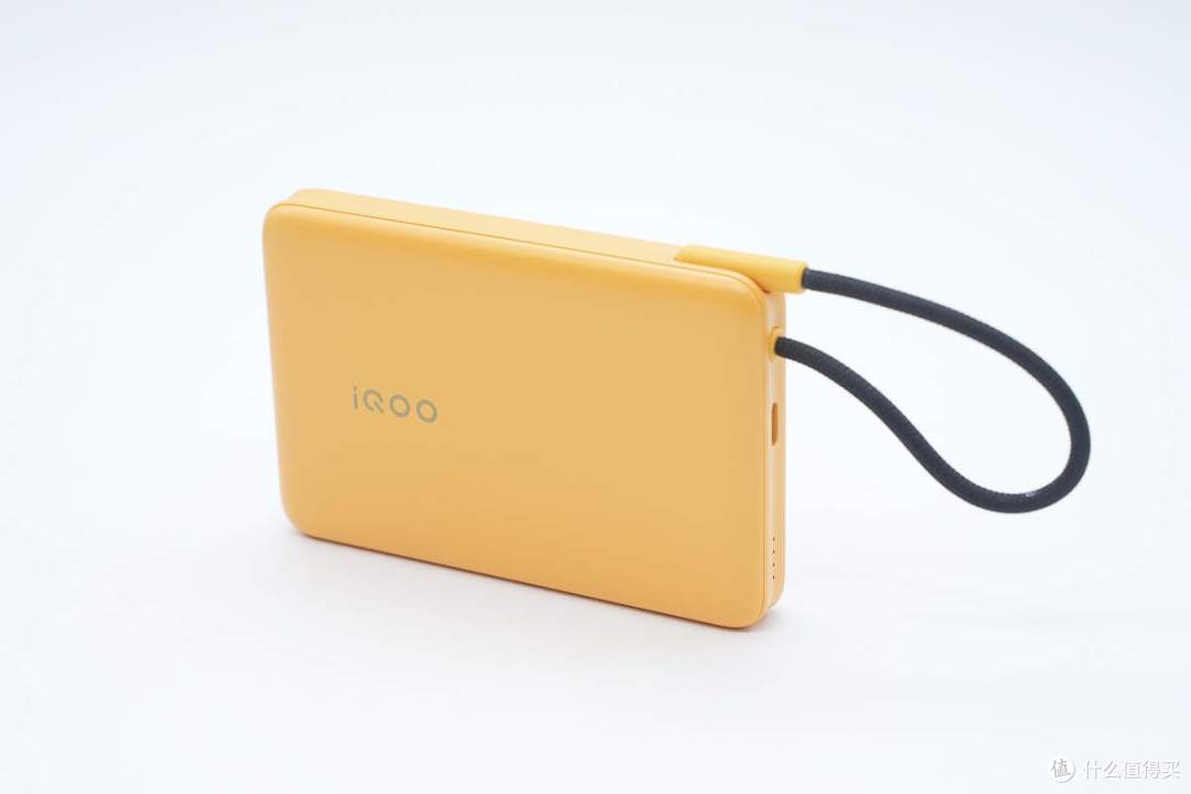 纤薄小巧机身,iQOO 33W 10000mAh自带线充电宝拆解