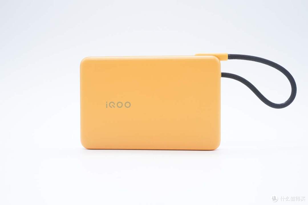 纤薄小巧机身,iQOO 33W 10000mAh自带线充电宝拆解