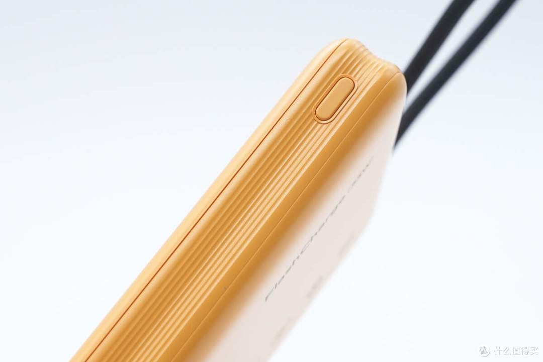 纤薄小巧机身,iQOO 33W 10000mAh自带线充电宝拆解