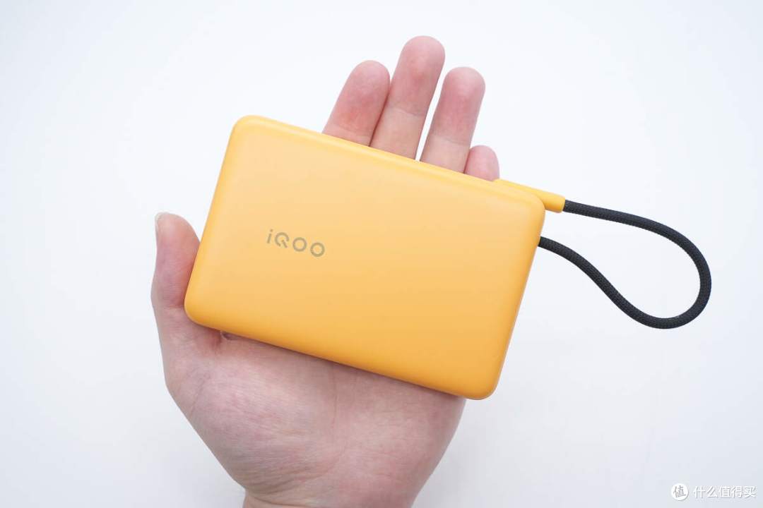 纤薄小巧机身,iQOO 33W 10000mAh自带线充电宝拆解