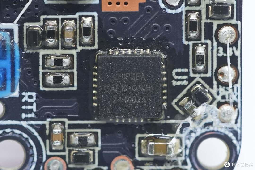 纤薄小巧机身,iQOO 33W 10000mAh自带线充电宝拆解