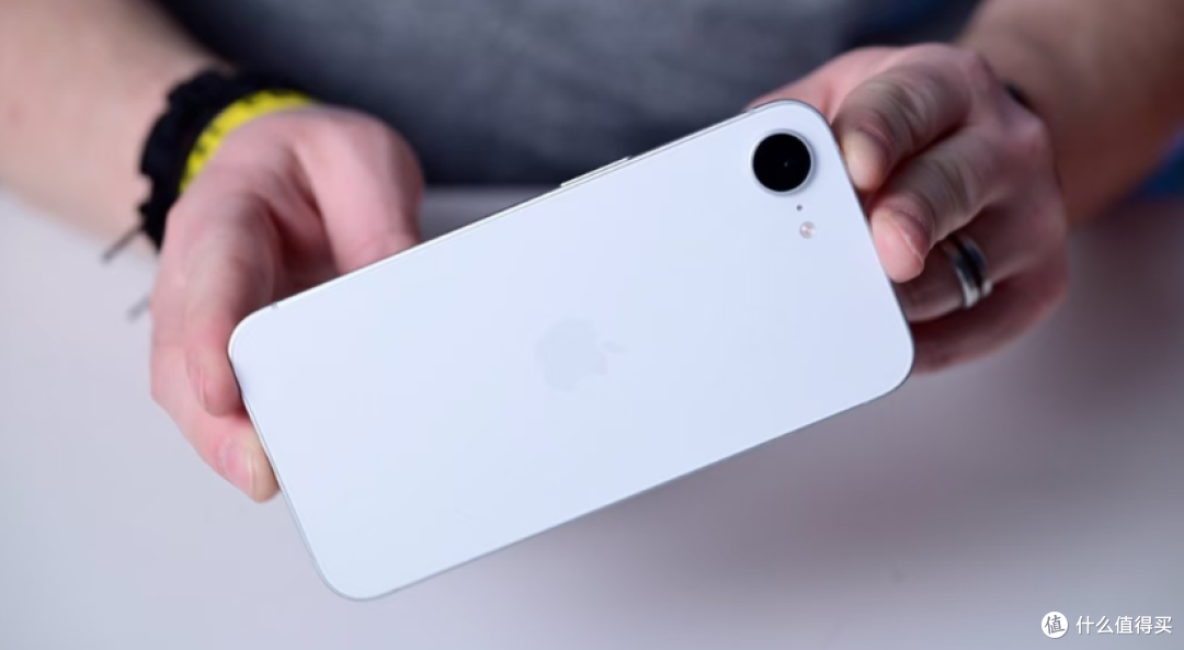 iPhone17e真机曝光,A19+60Hz...这价格是疯了吧