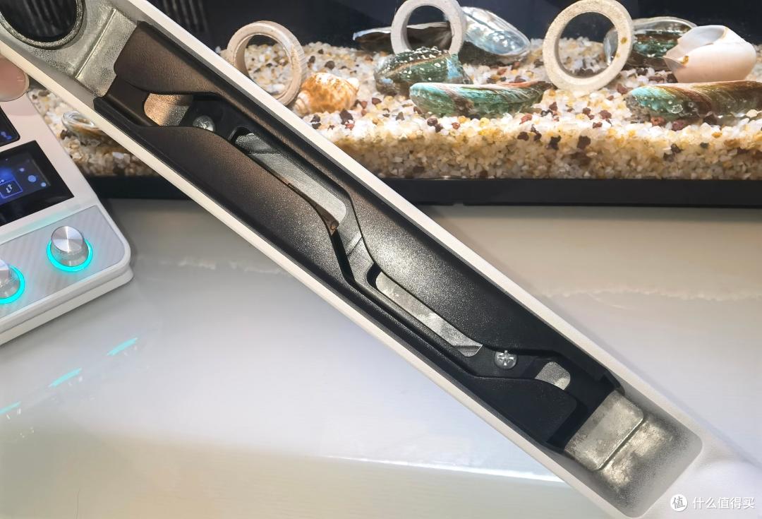 通过AOC显示器机械悬臂,一文读懂中端屏幕支架都有哪些“素质”