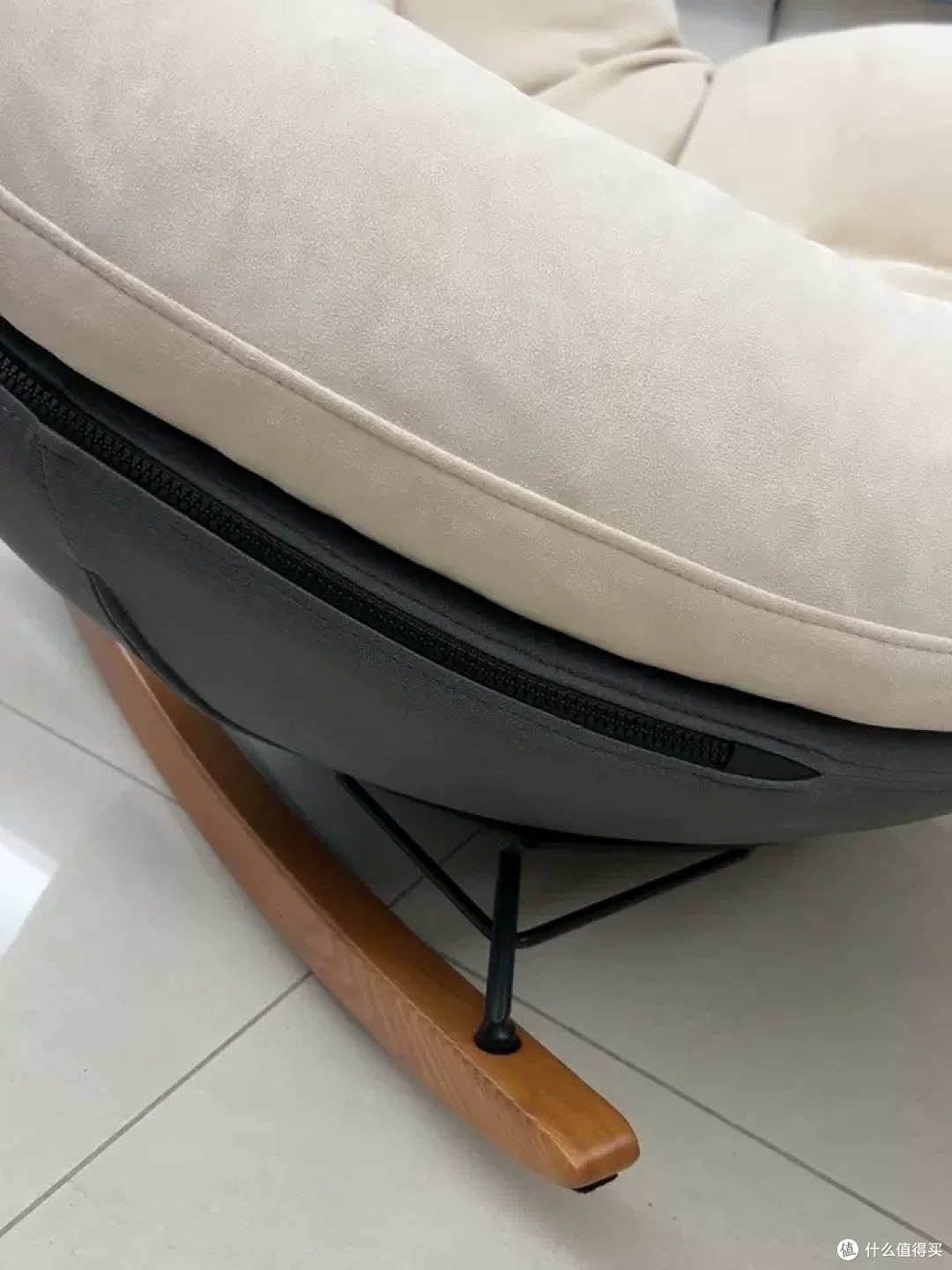 希尔顿企鹅摇椅：小户型阳台的理想选择