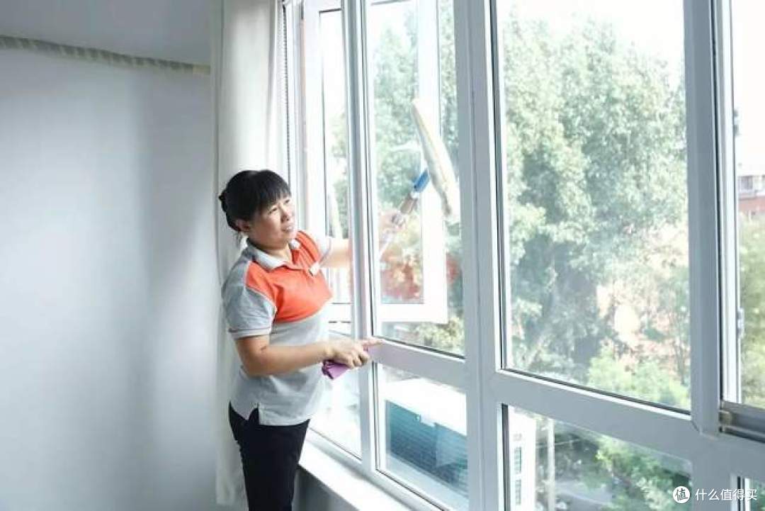 干了20年保洁,我发现了“贫穷家庭”的通病,一个比一个糟心!