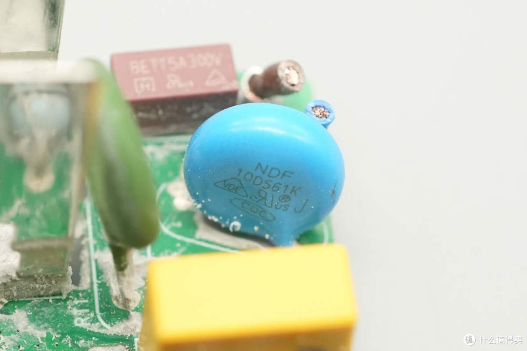 新国标插头设计,雅迪72V氮化镓电动自行车充电器拆解