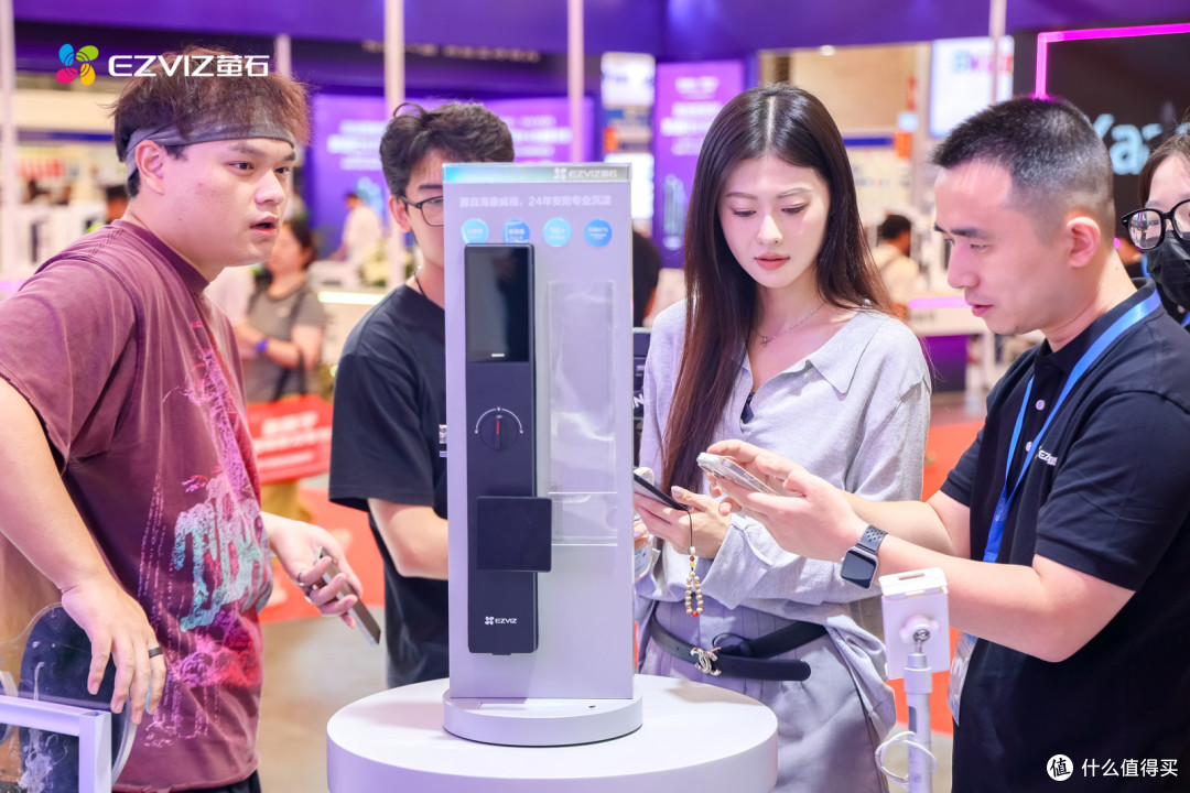 告别伪AI:萤石的「全域自研」,正在定义智能锁的下一站
