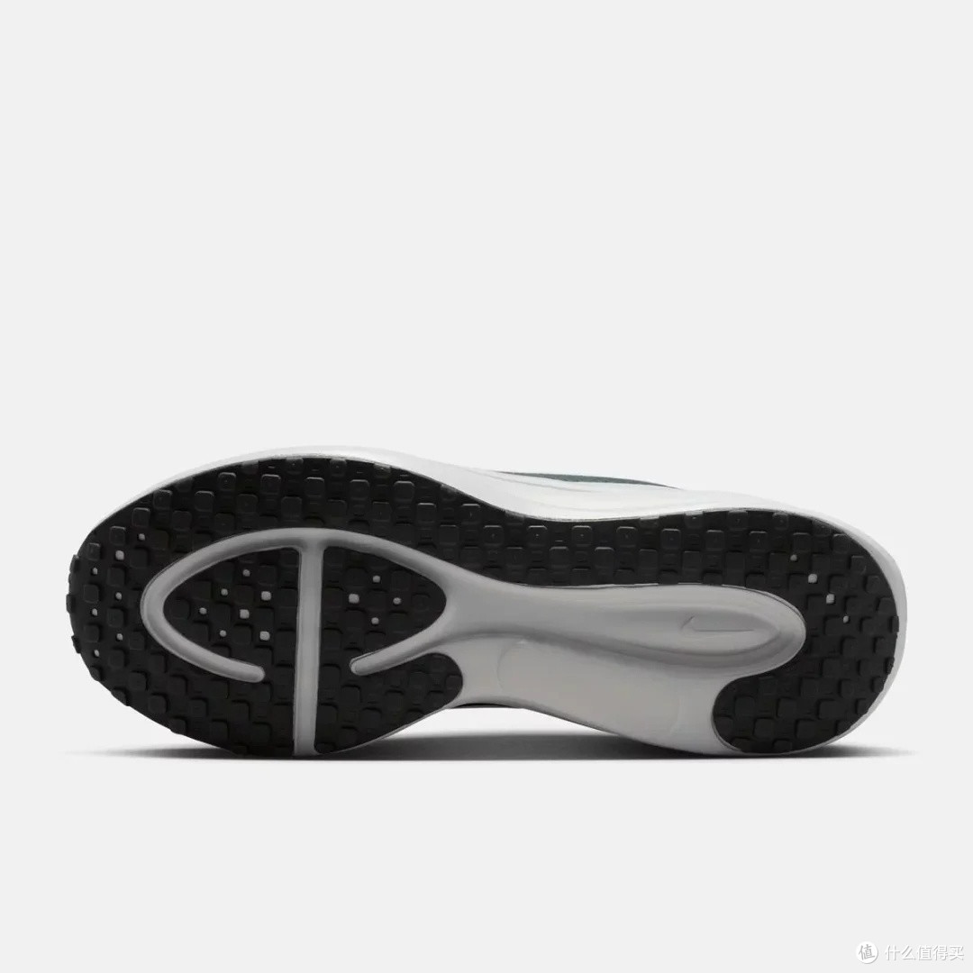 Nike REVOLUTION 8：轻便缓震跑鞋