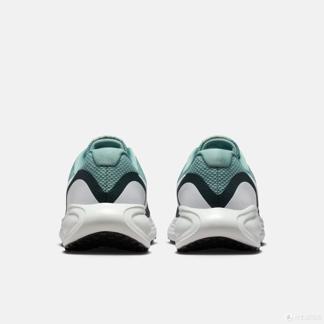 Nike REVOLUTION 8：轻便缓震跑鞋