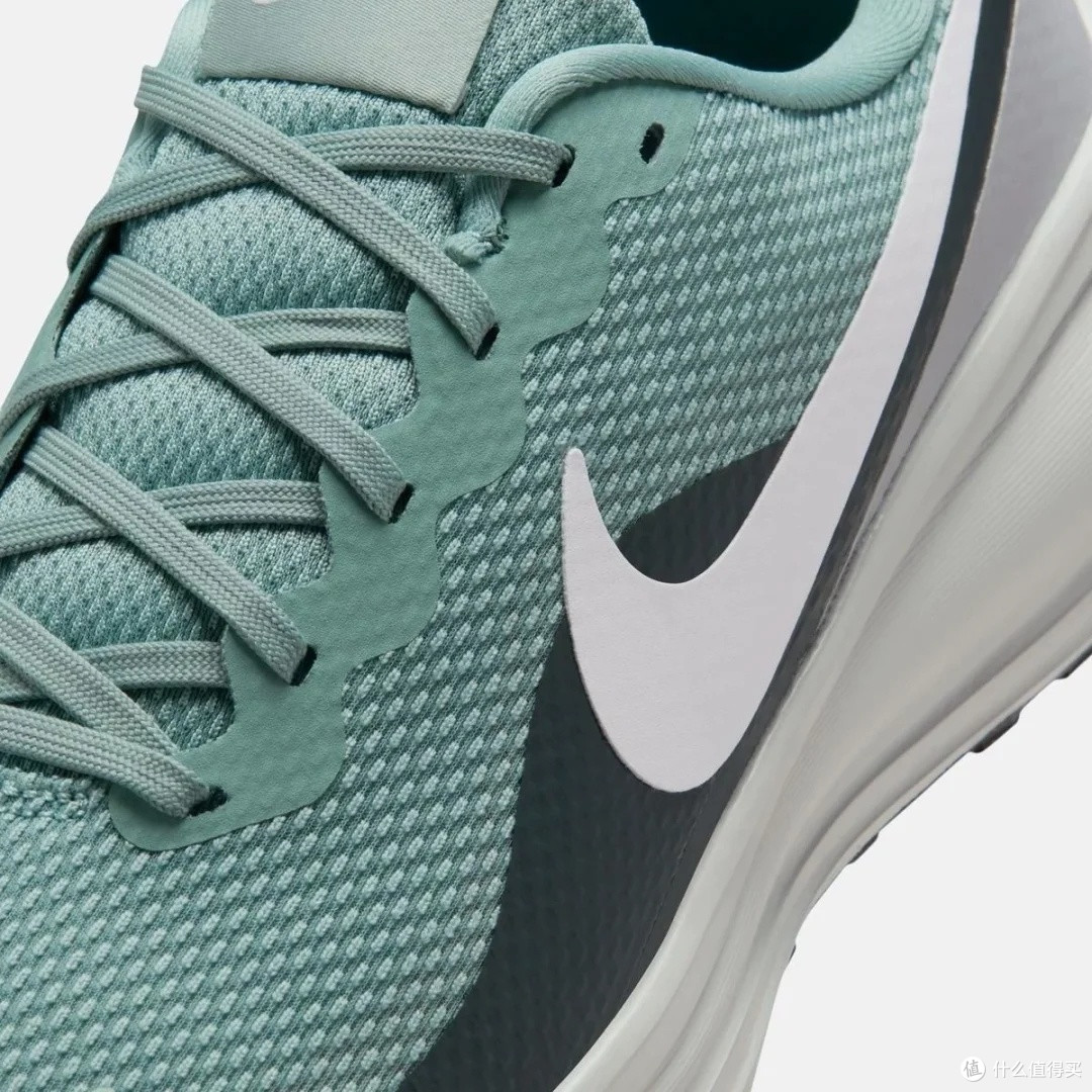 Nike REVOLUTION 8：轻便缓震跑鞋