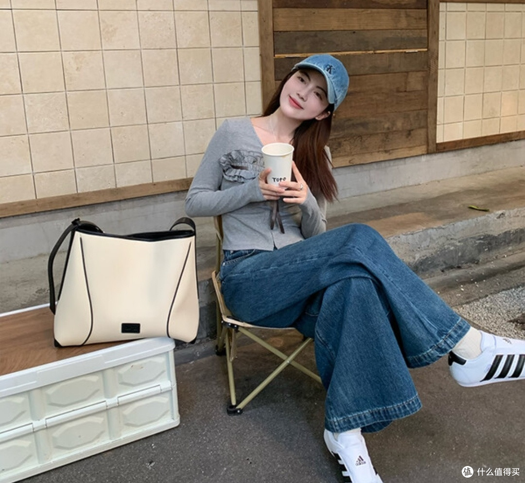 OMTO燕麦软hobo包,解锁通勤休闲的时尚密码