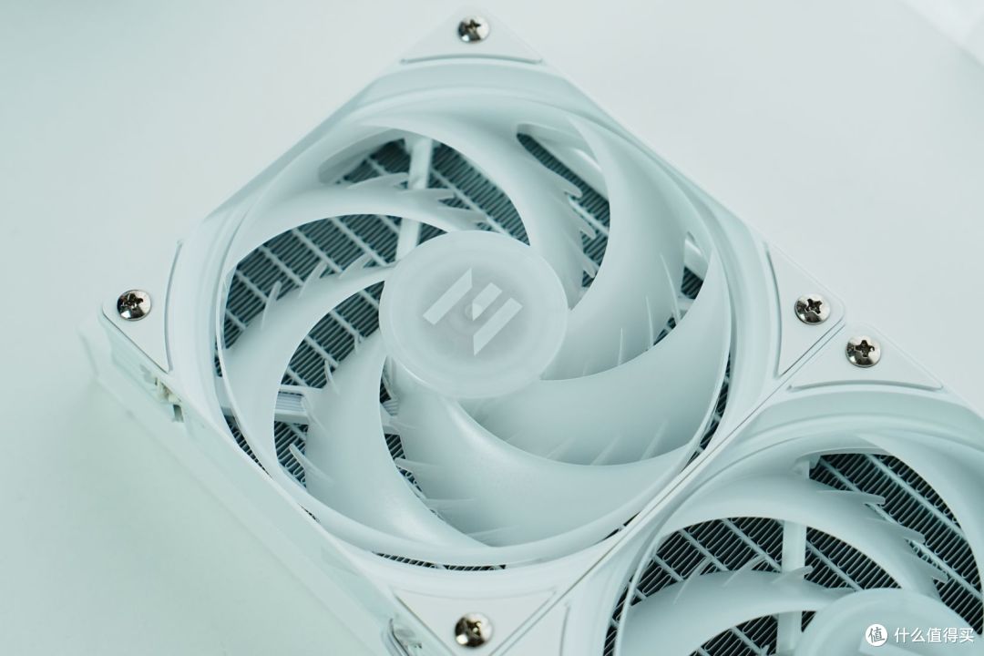纯白怪兽！AMD装机秀：安耐美风屿K1机箱+电源+积木风扇+思民水冷