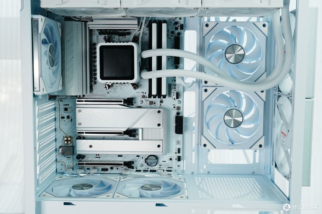 纯白怪兽！AMD装机秀：安耐美风屿K1机箱+电源+积木风扇+思民水冷