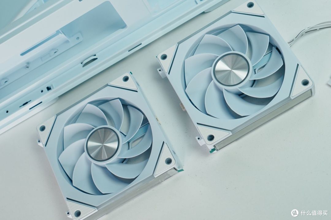 纯白怪兽！AMD装机秀：安耐美风屿K1机箱+电源+积木风扇+思民水冷