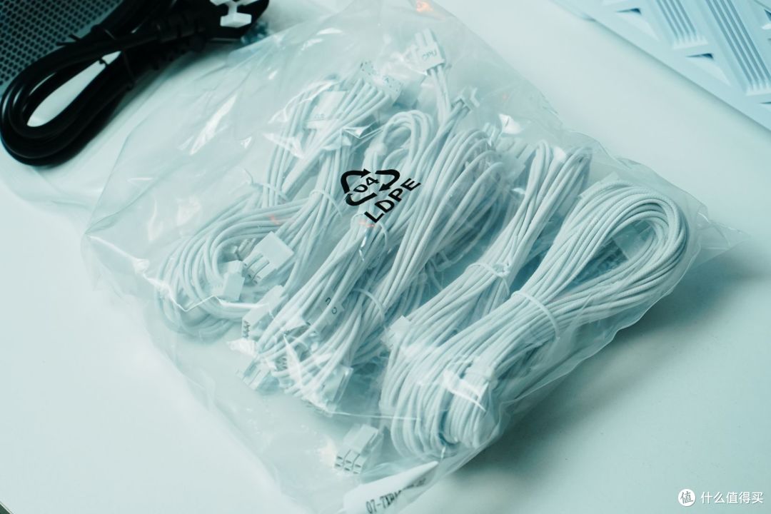 纯白怪兽！AMD装机秀：安耐美风屿K1机箱+电源+积木风扇+思民水冷