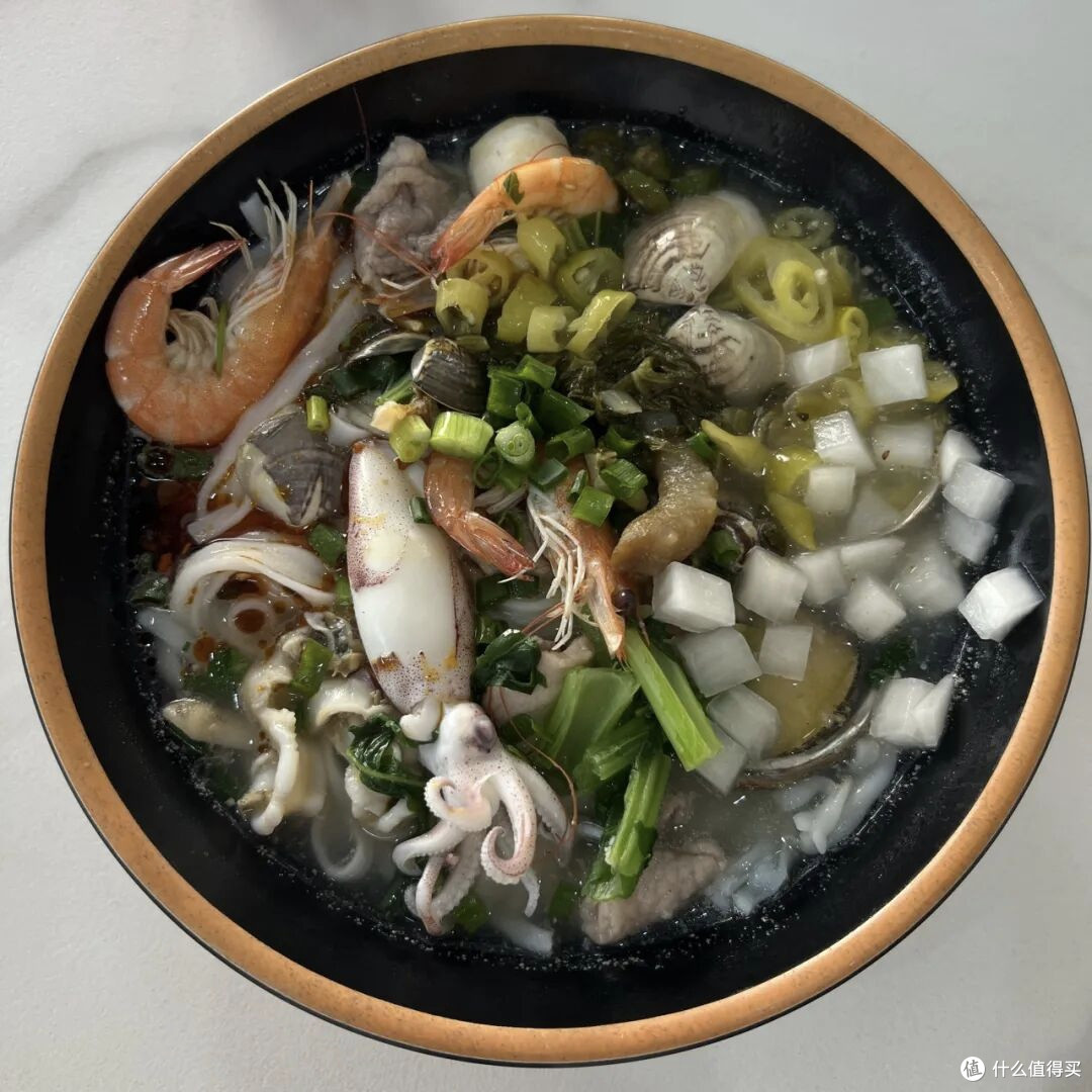 防城港寻味记:一碗海鲜粉里的北部湾鲜甜