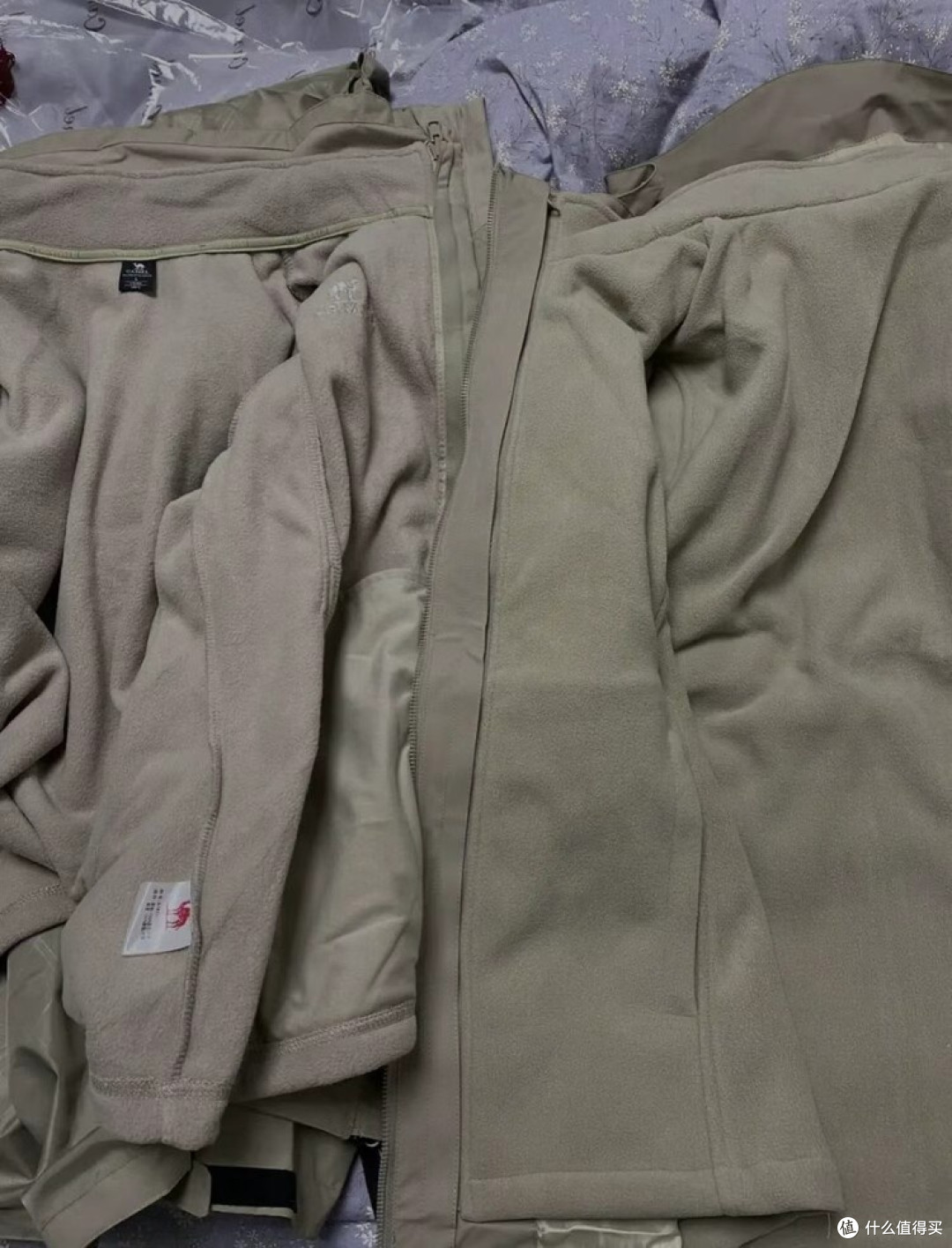 骆驼三合一冲锋衣:秋季全能单品