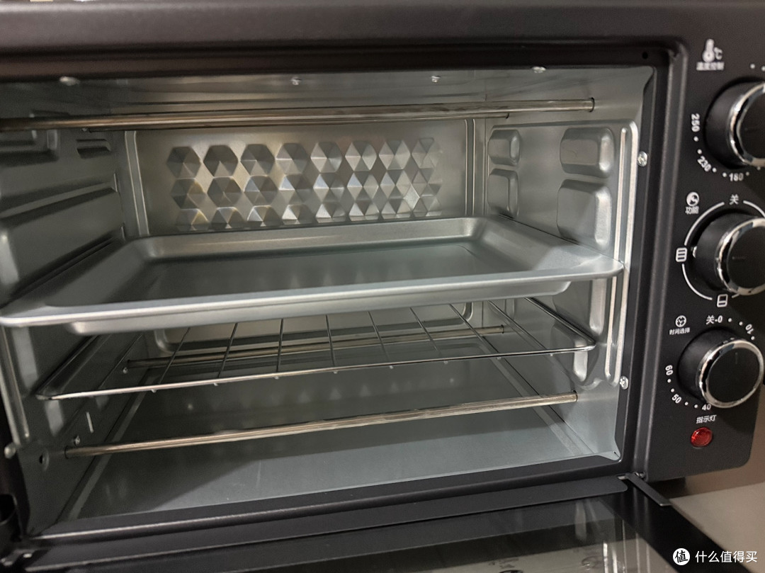 荣事达RSD-48B电烤箱:家用商用都合适的烘焙好帮手