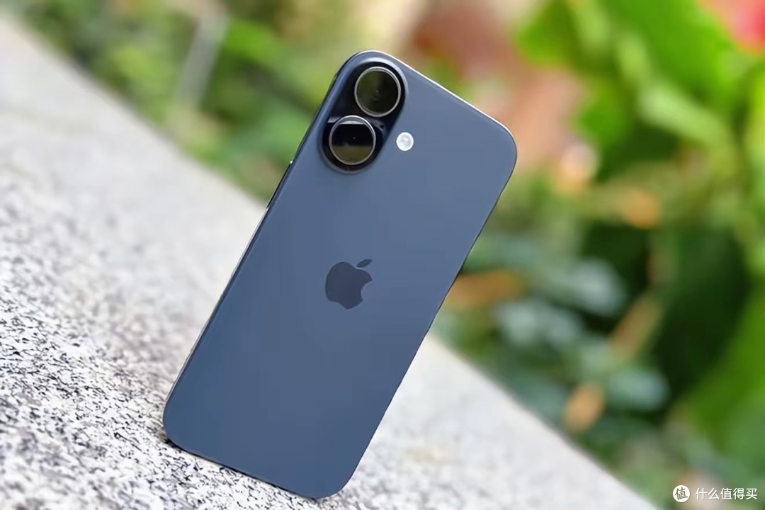 iPhone17相机陷争议,8倍变焦掺“科技活”,拍照出鬼影引吐槽
