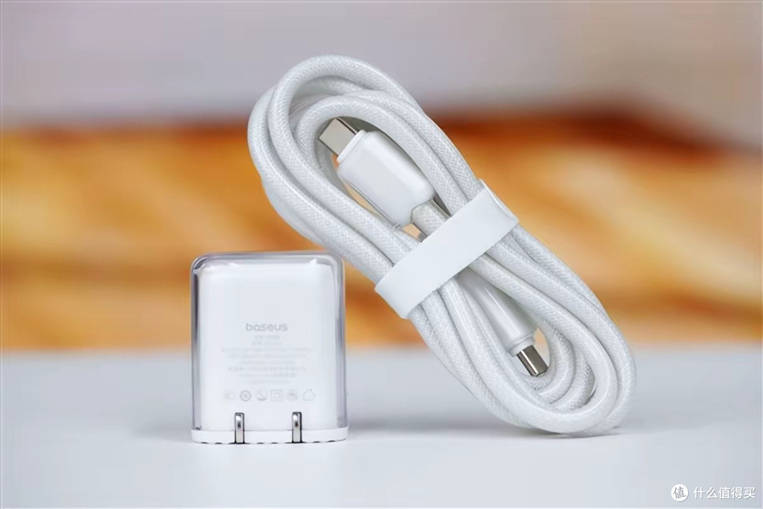 iPhone17相机陷争议,8倍变焦掺“科技活”,拍照出鬼影引吐槽