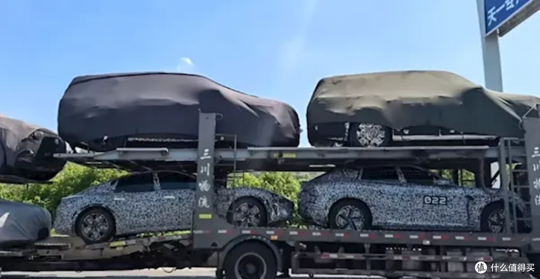 小米第三款新车曝光,对标揽胜代号“昆仑”,雷军正在试车
