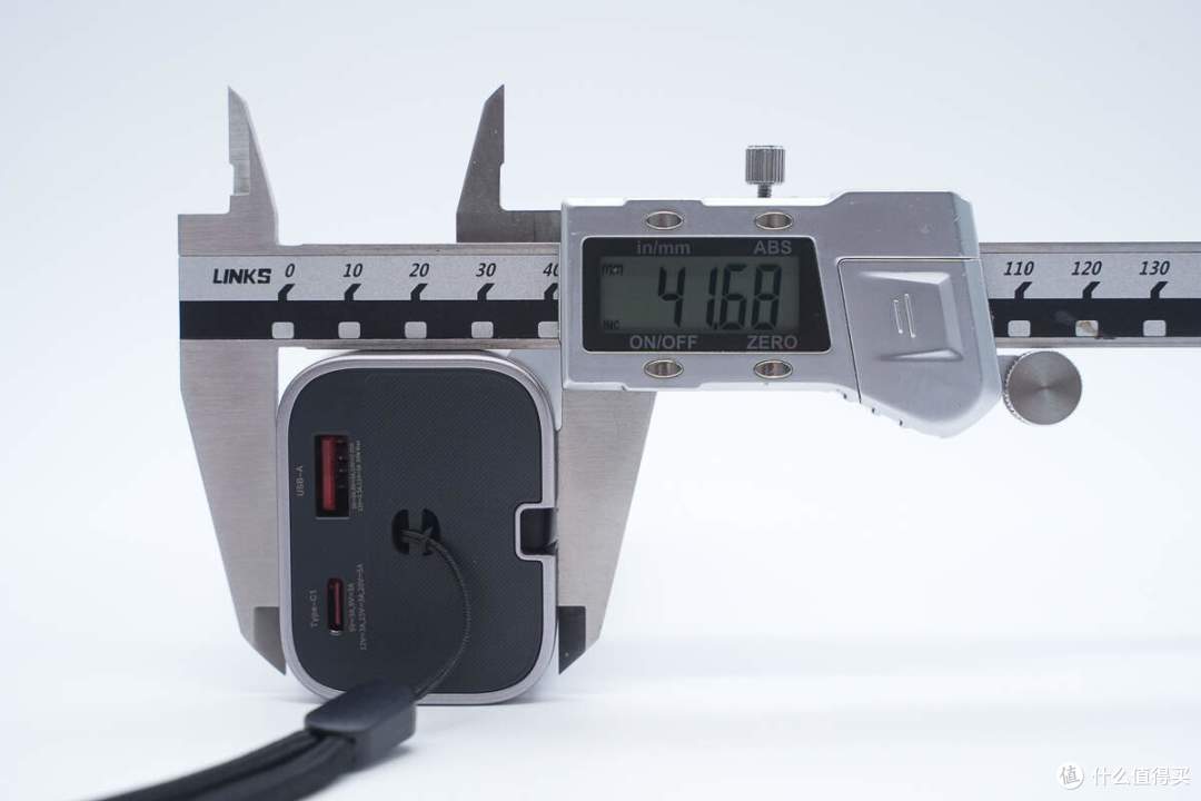 USB-C自带线可当提绳便携，京东京造165W大功率移动电源拆解