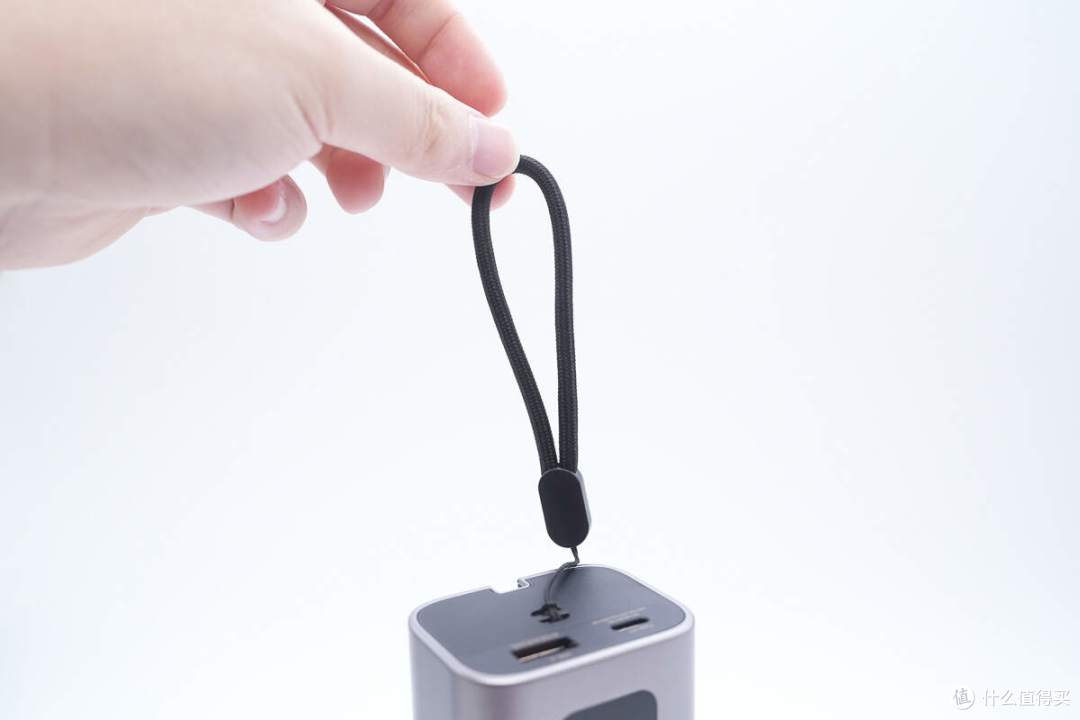 USB-C自带线可当提绳便携，京东京造165W大功率移动电源拆解