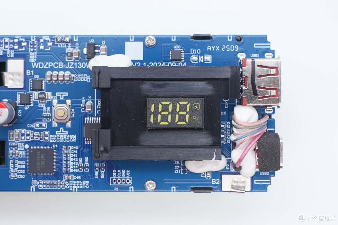 USB-C自带线可当提绳便携，京东京造165W大功率移动电源拆解