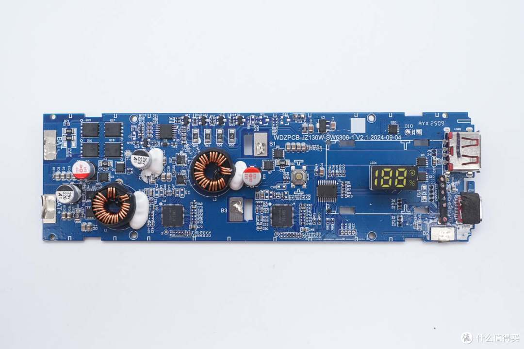 USB-C自带线可当提绳便携，京东京造165W大功率移动电源拆解