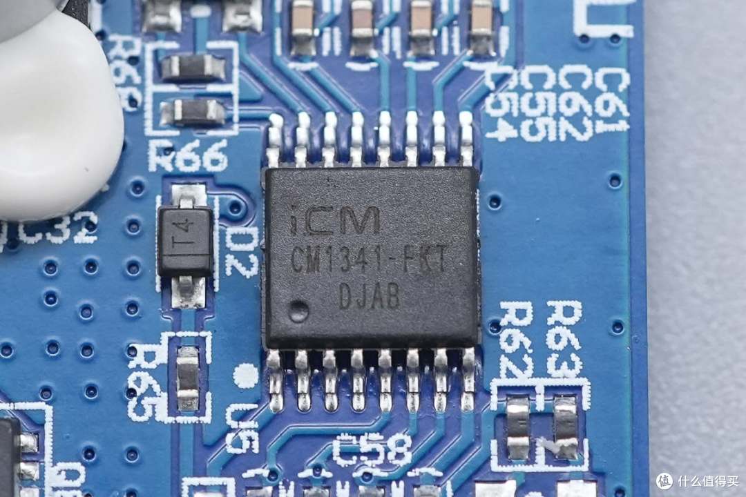 USB-C自带线可当提绳便携，京东京造165W大功率移动电源拆解