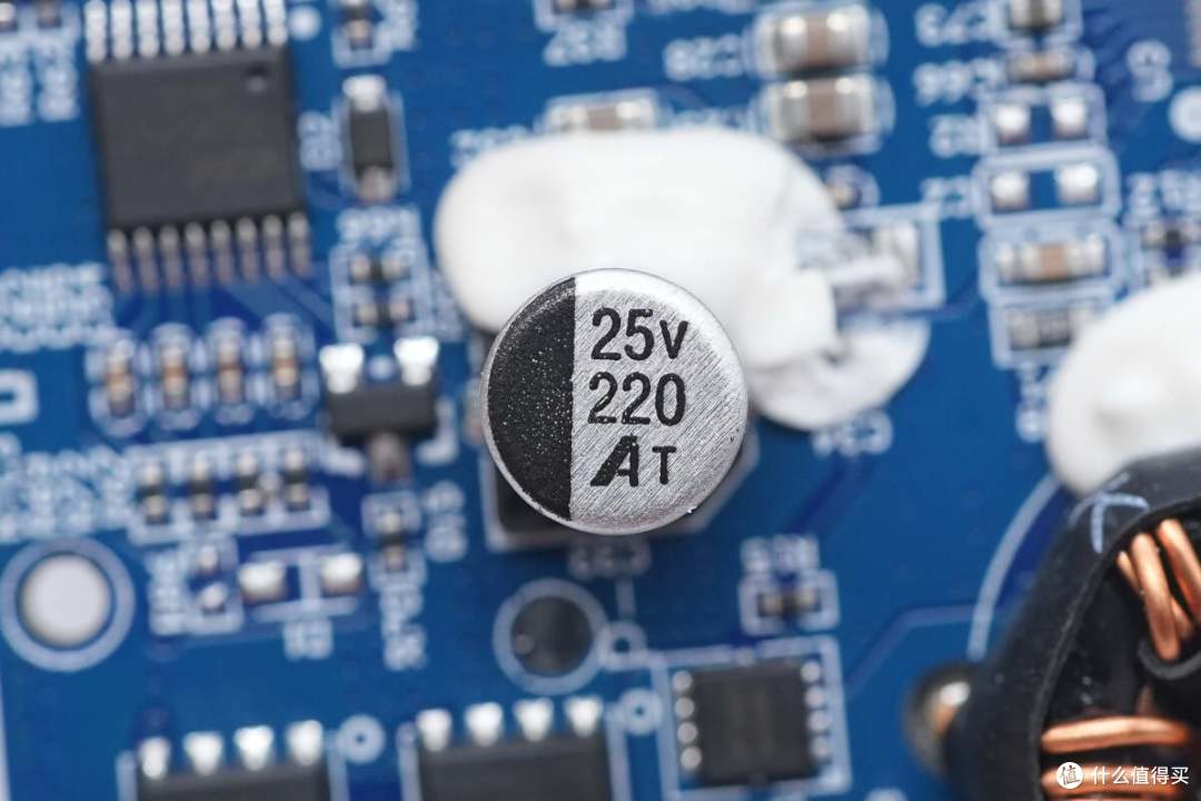 USB-C自带线可当提绳便携，京东京造165W大功率移动电源拆解