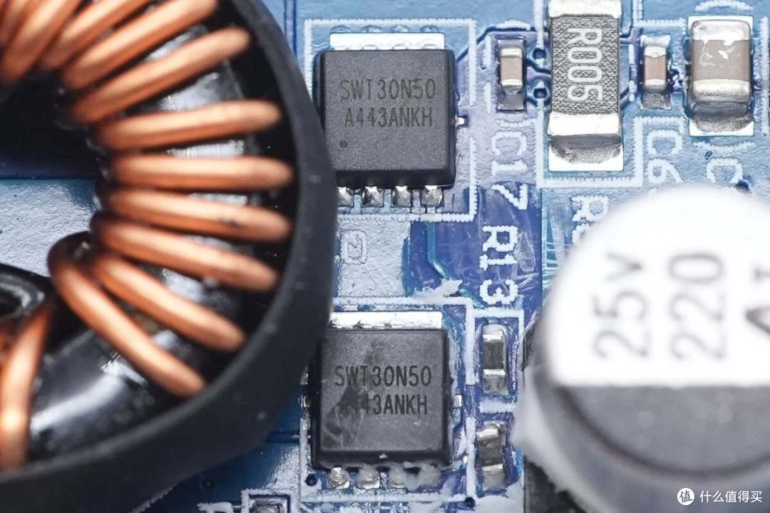 USB-C自带线可当提绳便携，京东京造165W大功率移动电源拆解