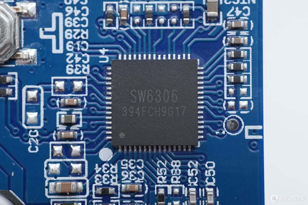 USB-C自带线可当提绳便携，京东京造165W大功率移动电源拆解