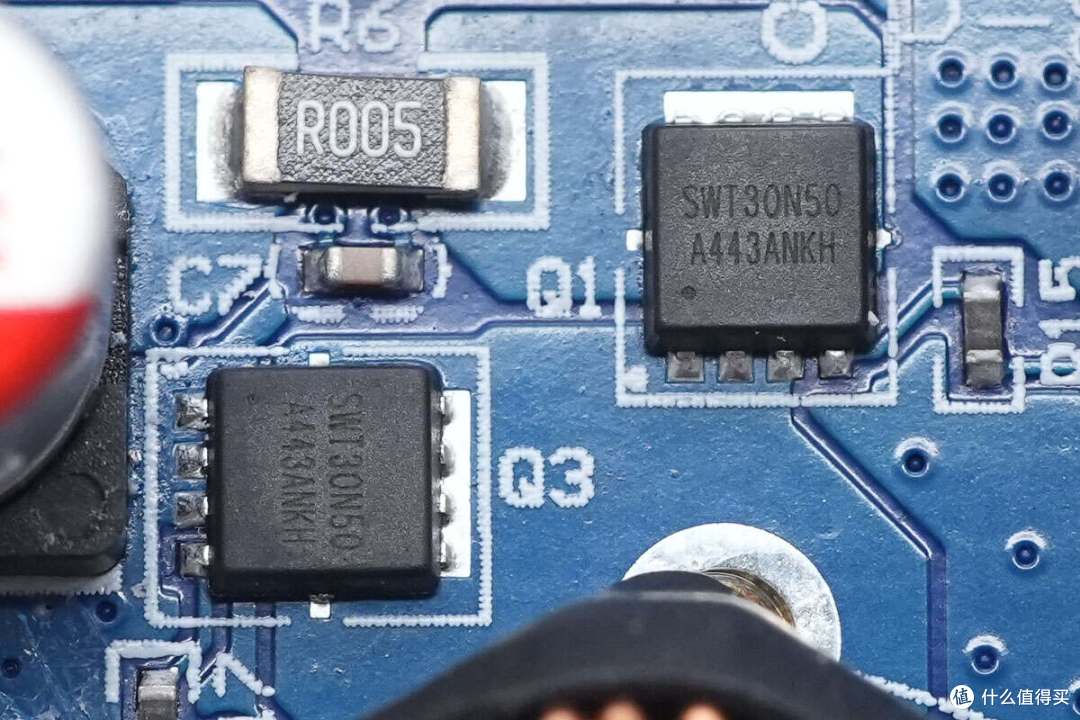 USB-C自带线可当提绳便携，京东京造165W大功率移动电源拆解