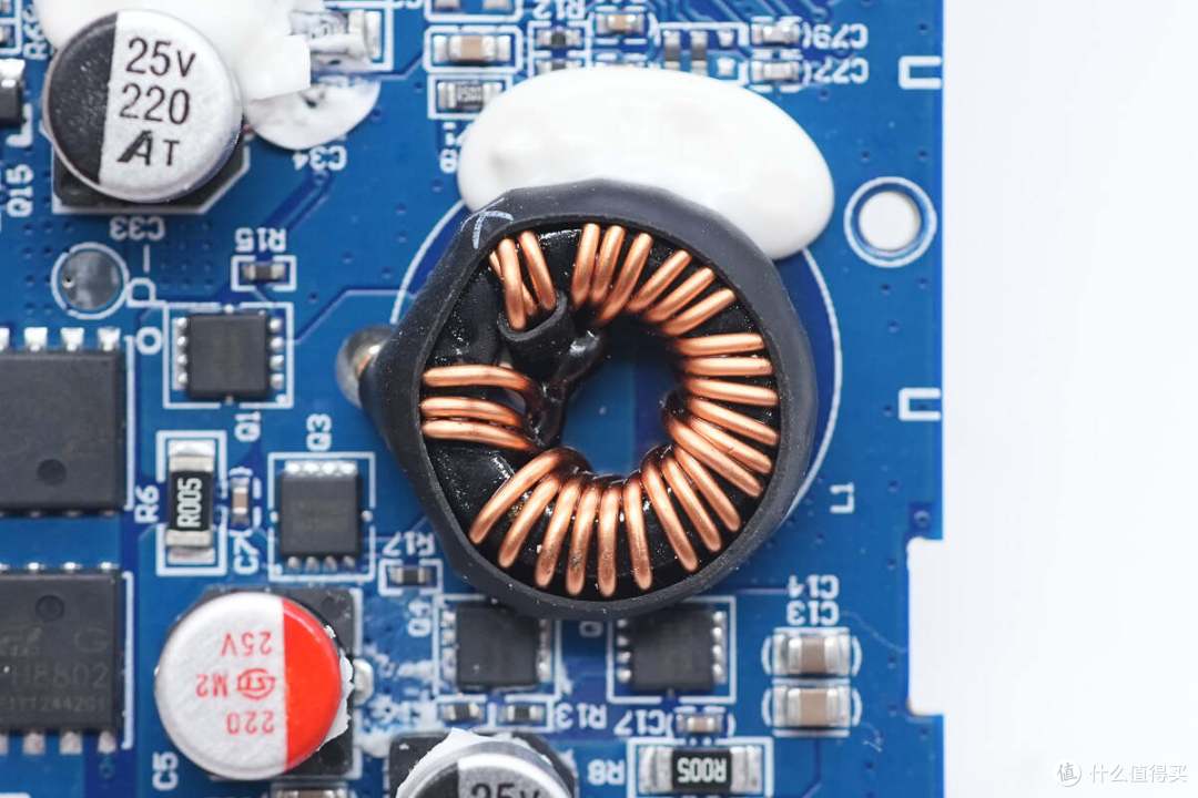 USB-C自带线可当提绳便携，京东京造165W大功率移动电源拆解