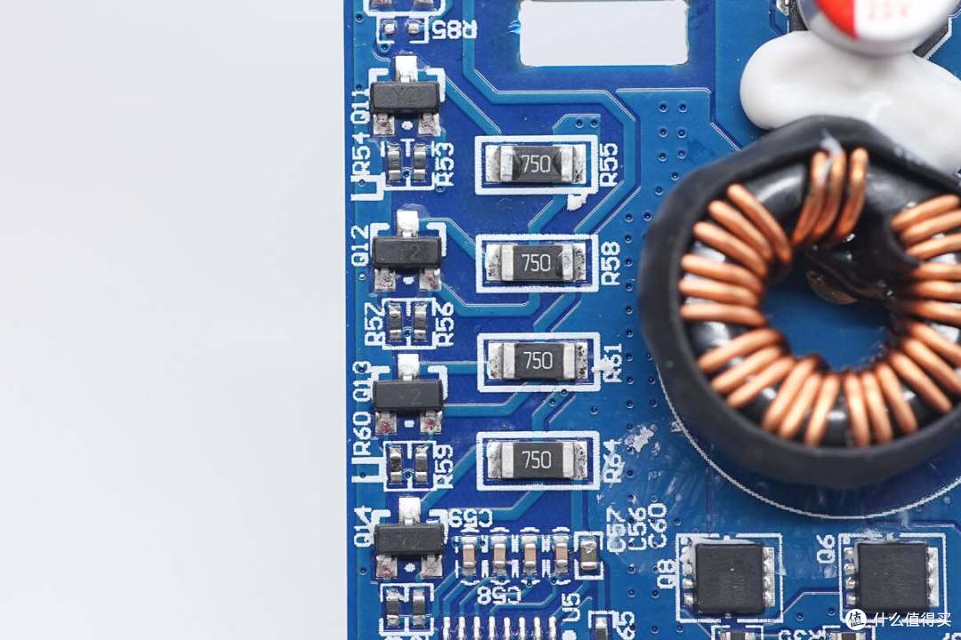 USB-C自带线可当提绳便携，京东京造165W大功率移动电源拆解