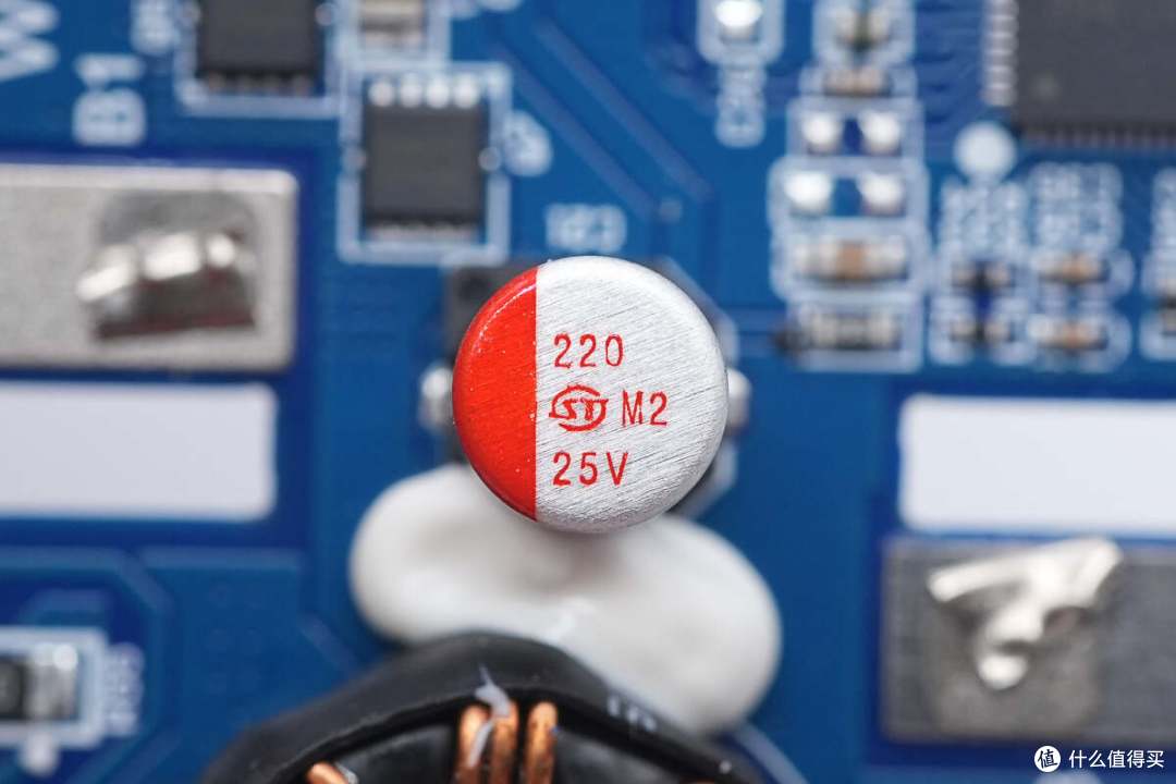 USB-C自带线可当提绳便携，京东京造165W大功率移动电源拆解