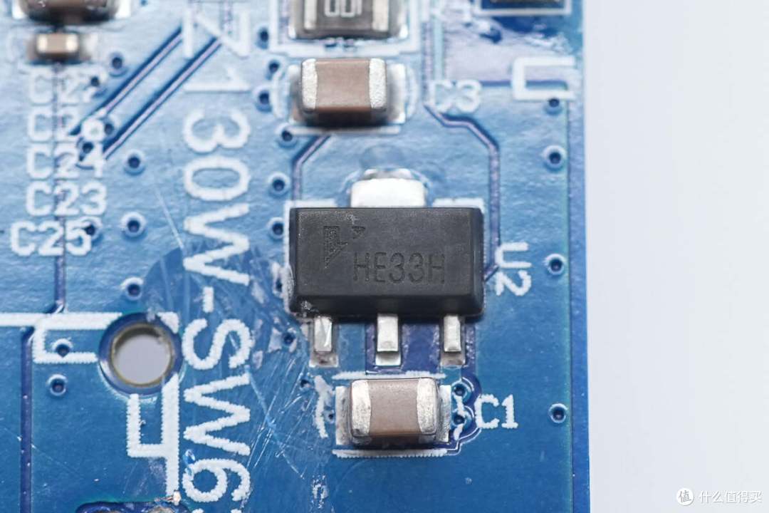 USB-C自带线可当提绳便携，京东京造165W大功率移动电源拆解